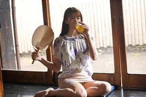 Mùa hè buồn chán ở quê xxx bà xã nhà cạnh bên thiếu thốn vì lấy chồng yêu già