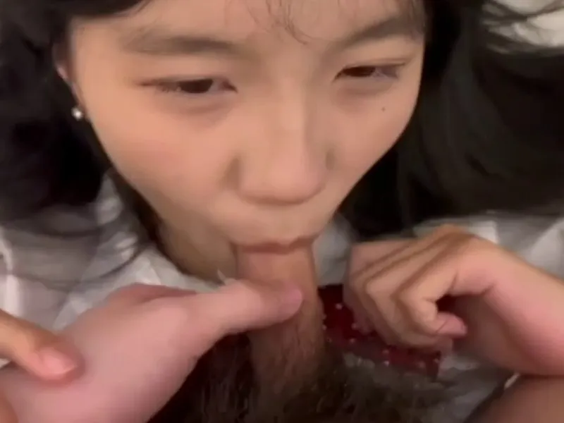 Em loli dễ thương mút của quý biến em thành con đào dâm dục p2